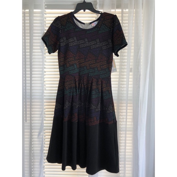 LulaRoe Amelia - Picture 1 of 7